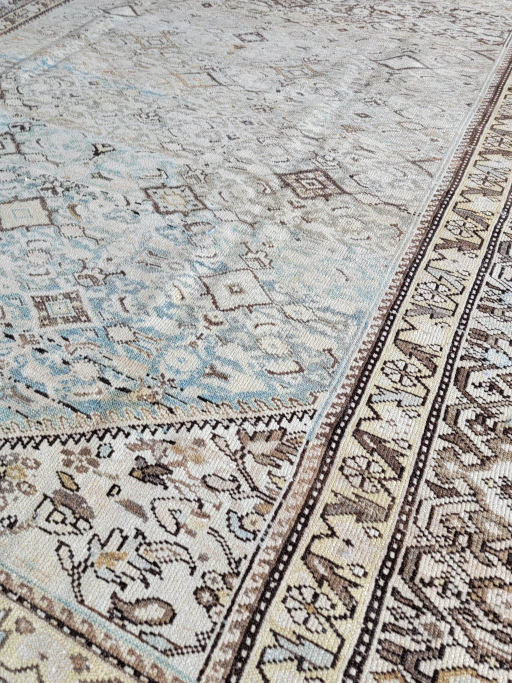 Antique Mahal Low Pile Rug