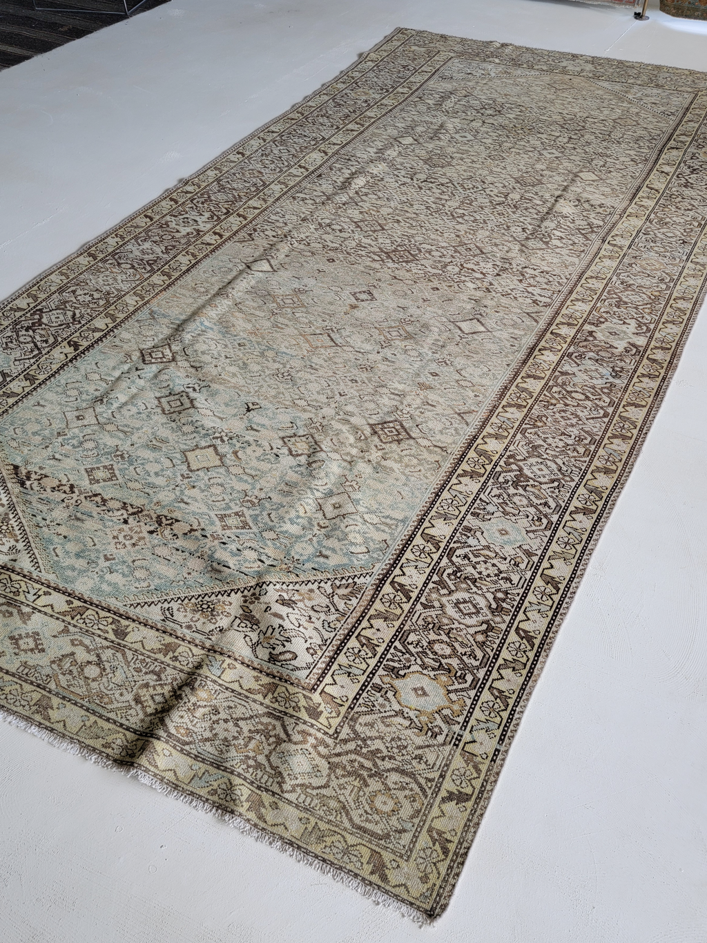 Antique Mahal Low Pile Rug