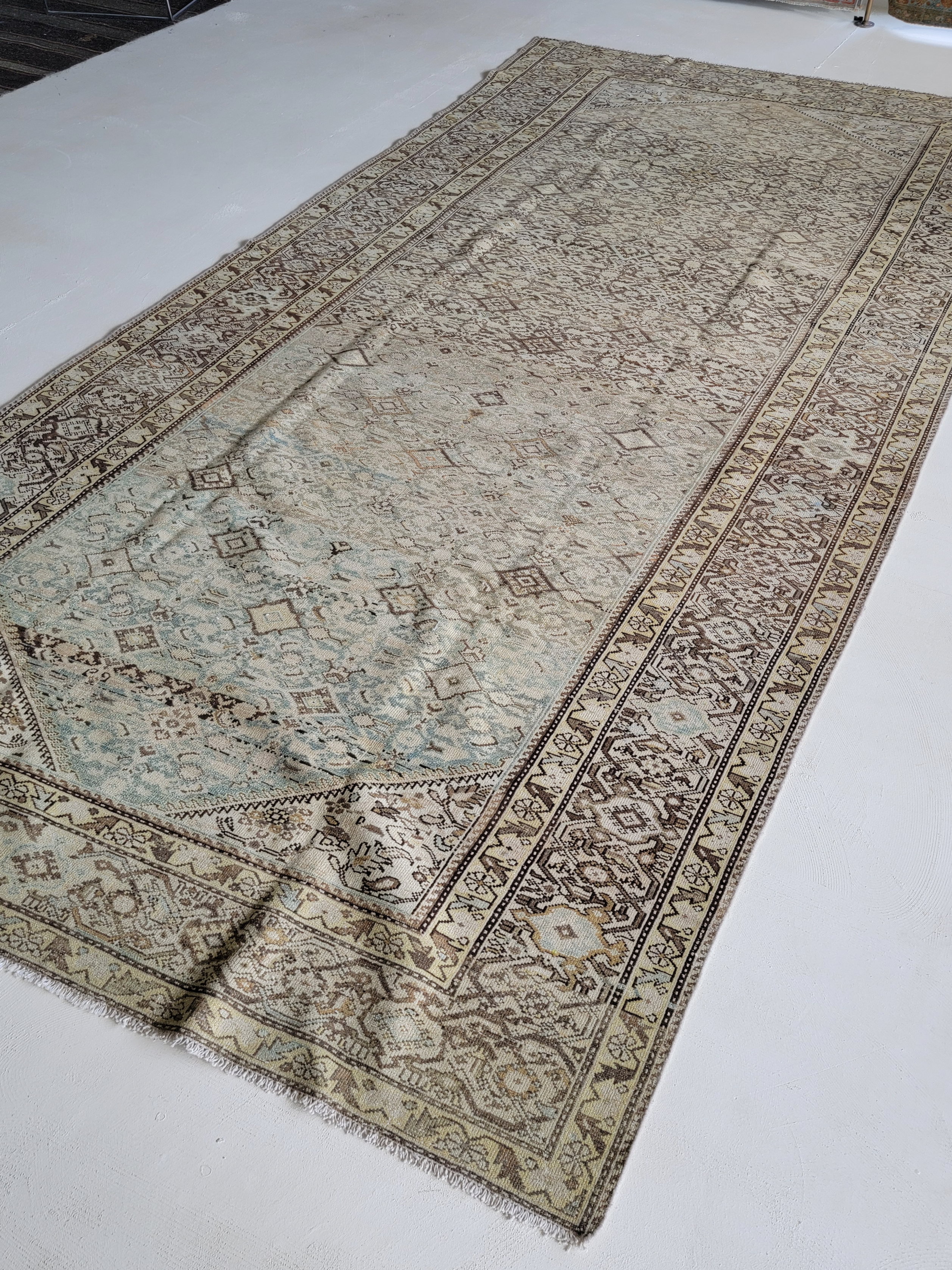 Antique Mahal Low Pile Rug