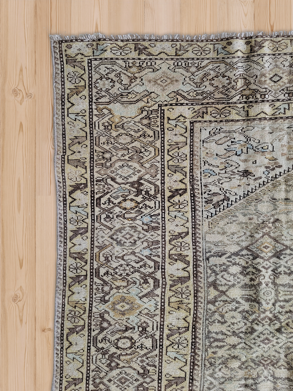 Antique Mahal Low Pile Rug