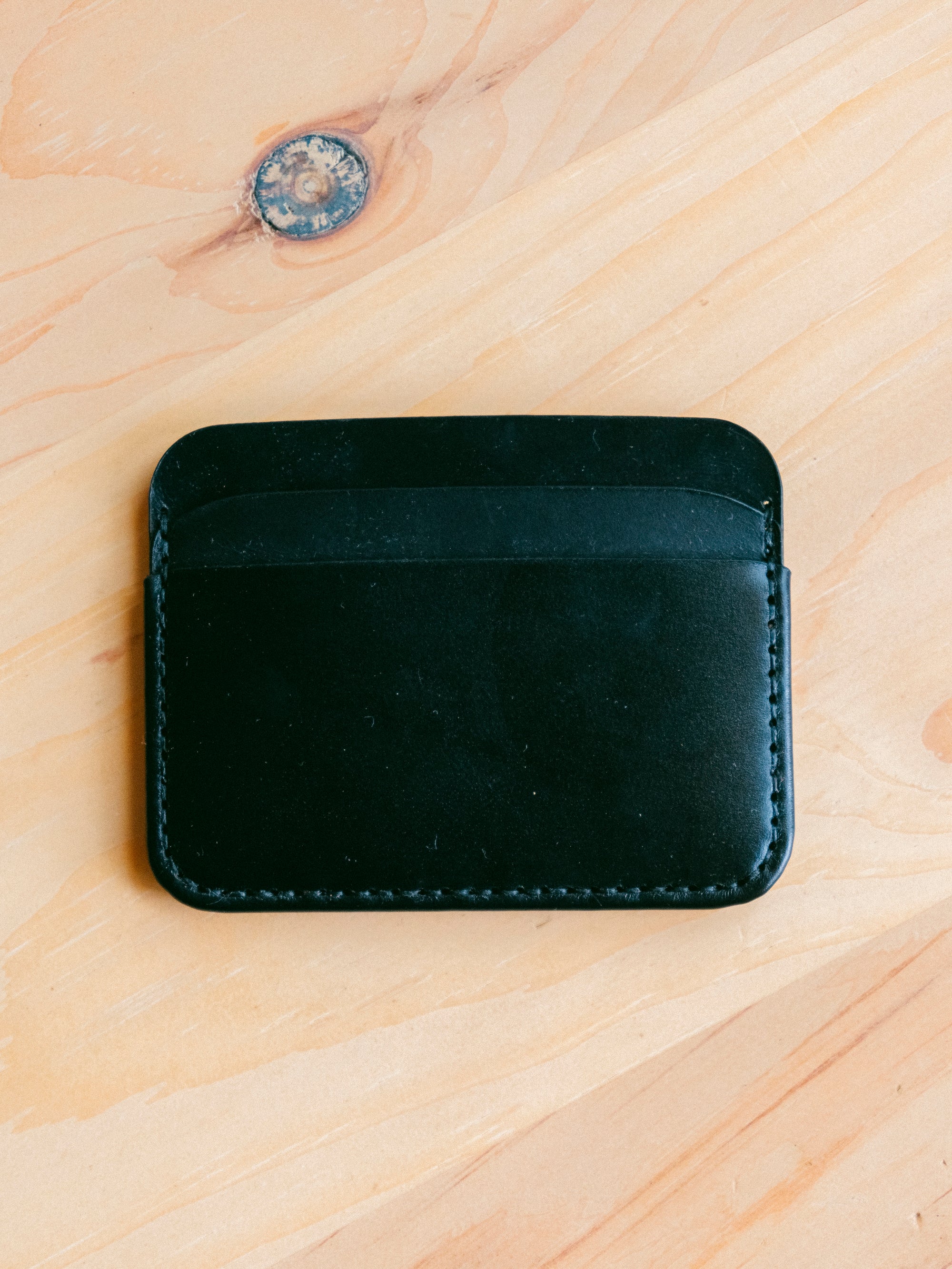 Round Luxe Wallet Plus | Black Chromexcel