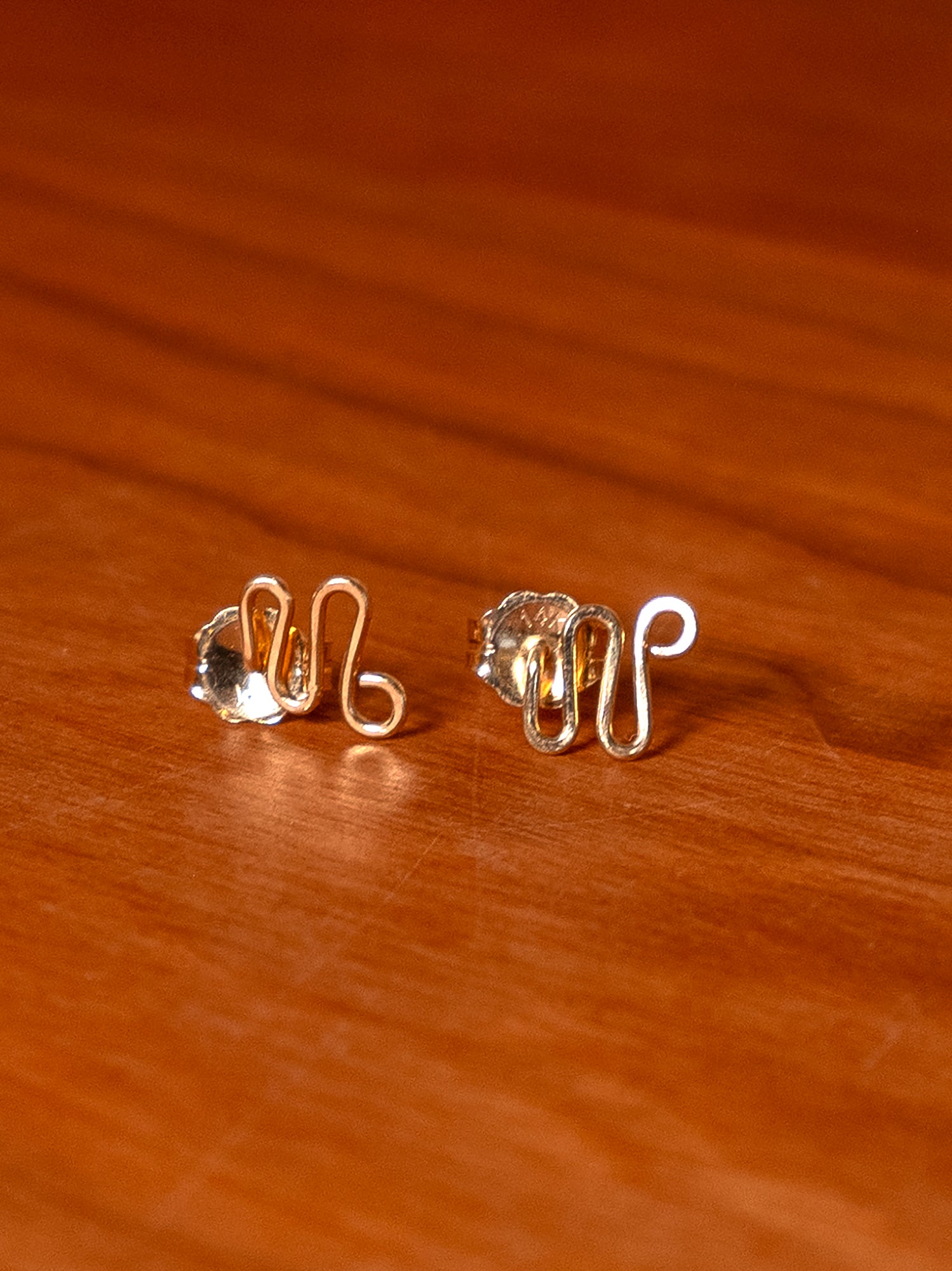 14k Wave Studs